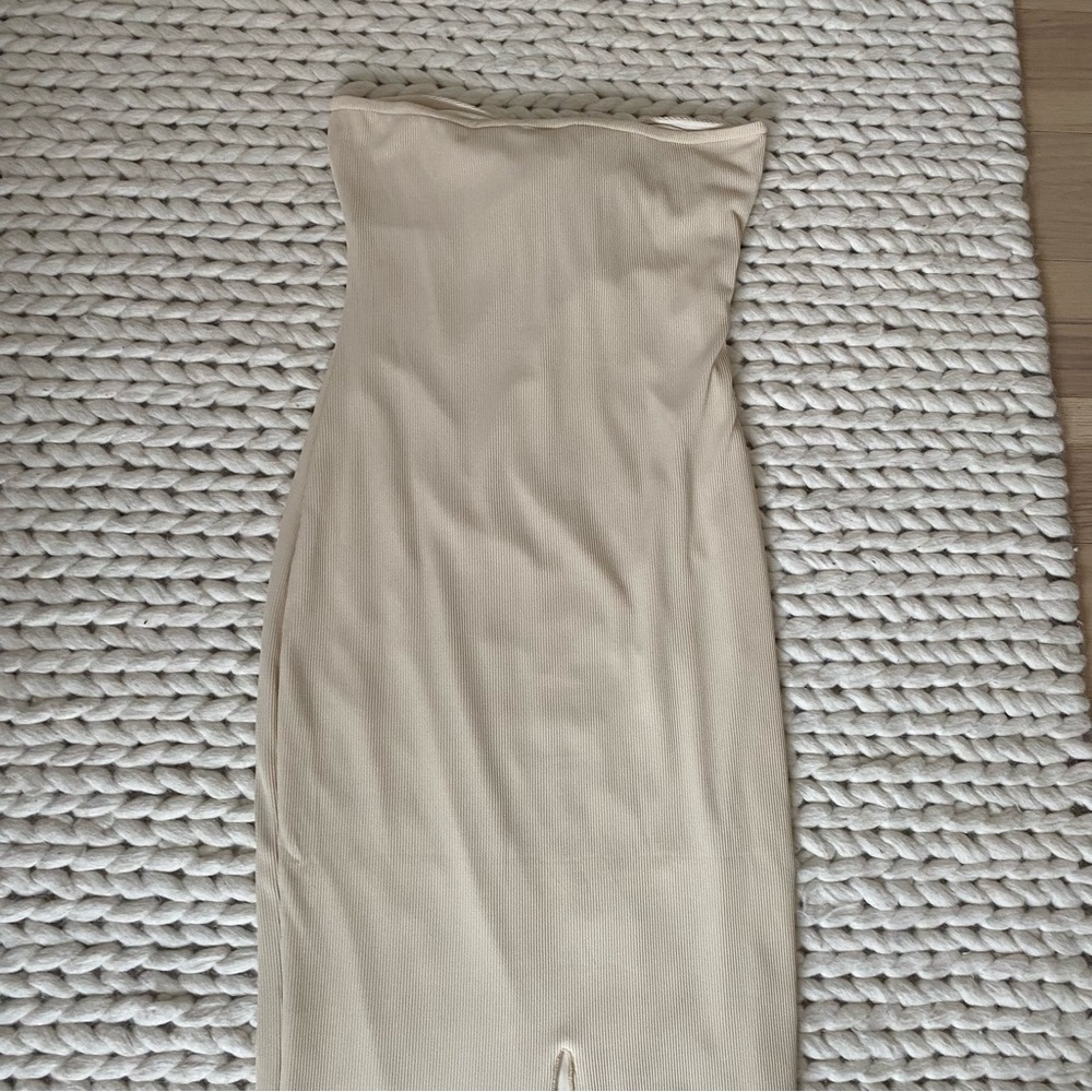 Pretty Garden Strapless Dress - Picture 4 of 4